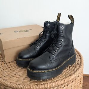 Dr. Martens Jadon Boot Pisa Leather Platforms in Black size 8